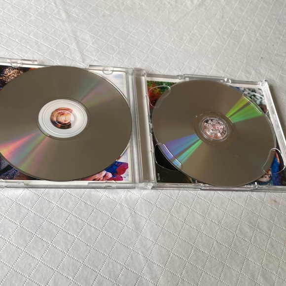 🎶PRICING🎶 Gloria Estefan CD & DVD - Unwrapped Music CD & Famous DVD - Picture 7 of 7